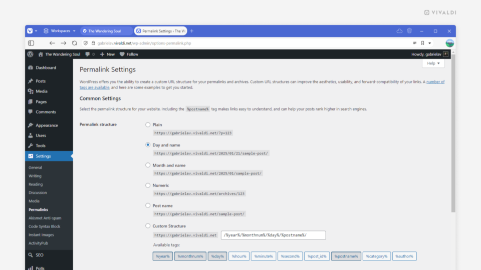 Vivaldi blog's settings open on the Permalinks page.