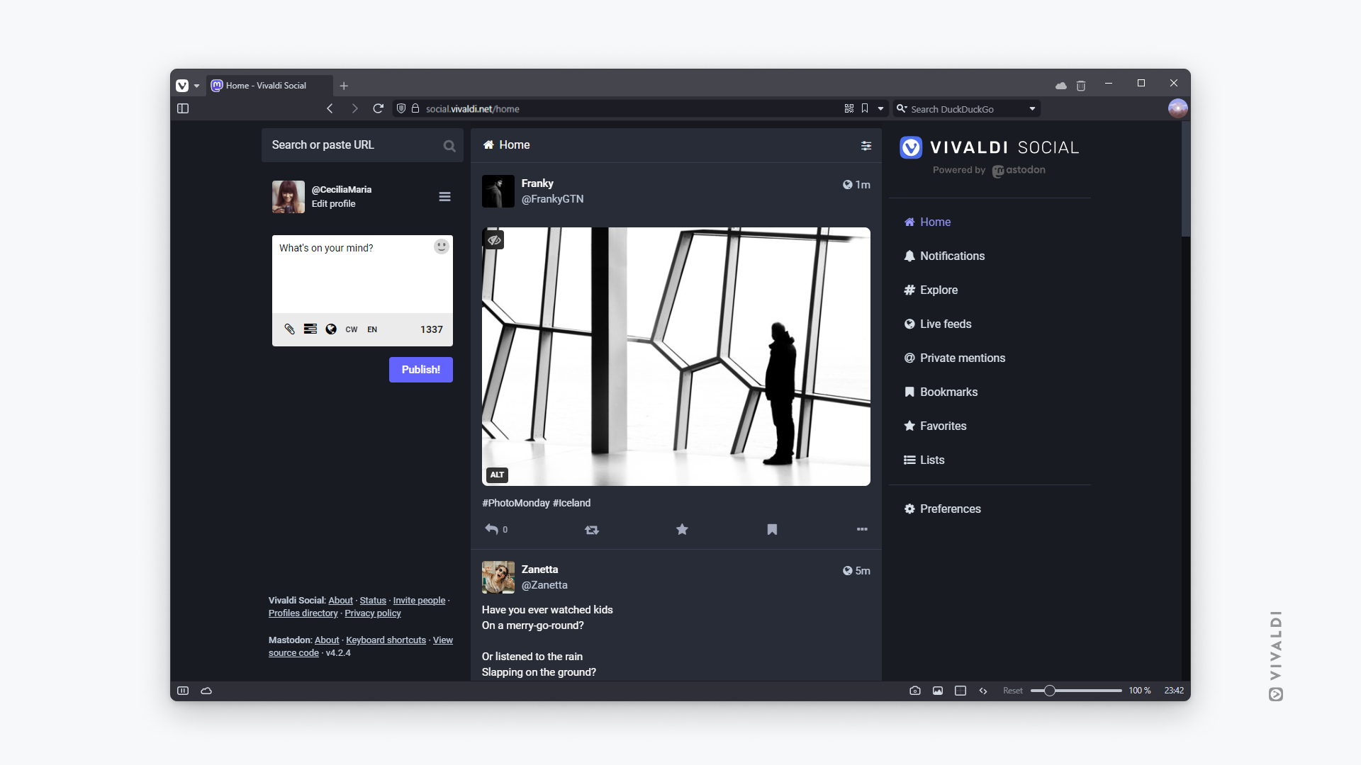 Vivaldi Social with a high contrast version of Mastodon Dark theme