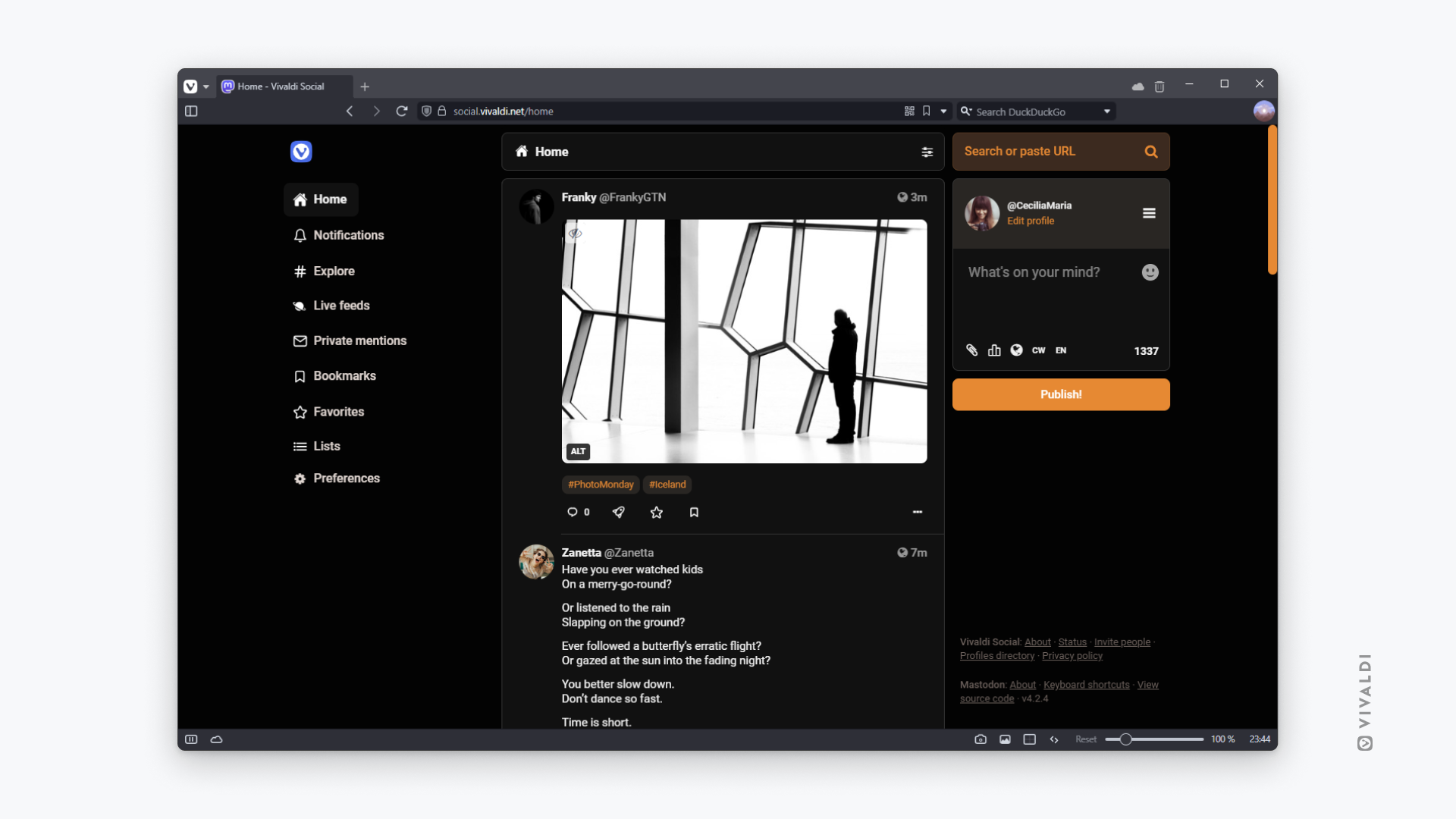 Vivaldi Social with Tangerine UI theme's dark version