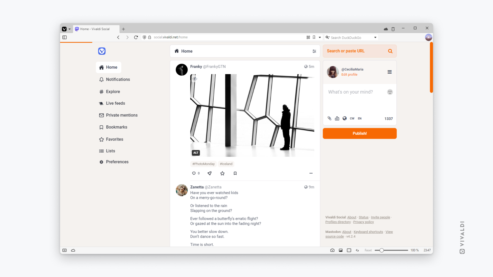 Vivaldi Social with Tangerine UI theme's light version