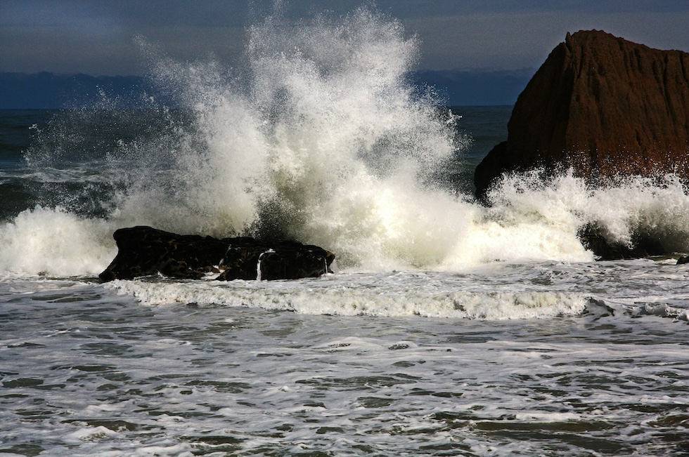 Waves crashing on rocks